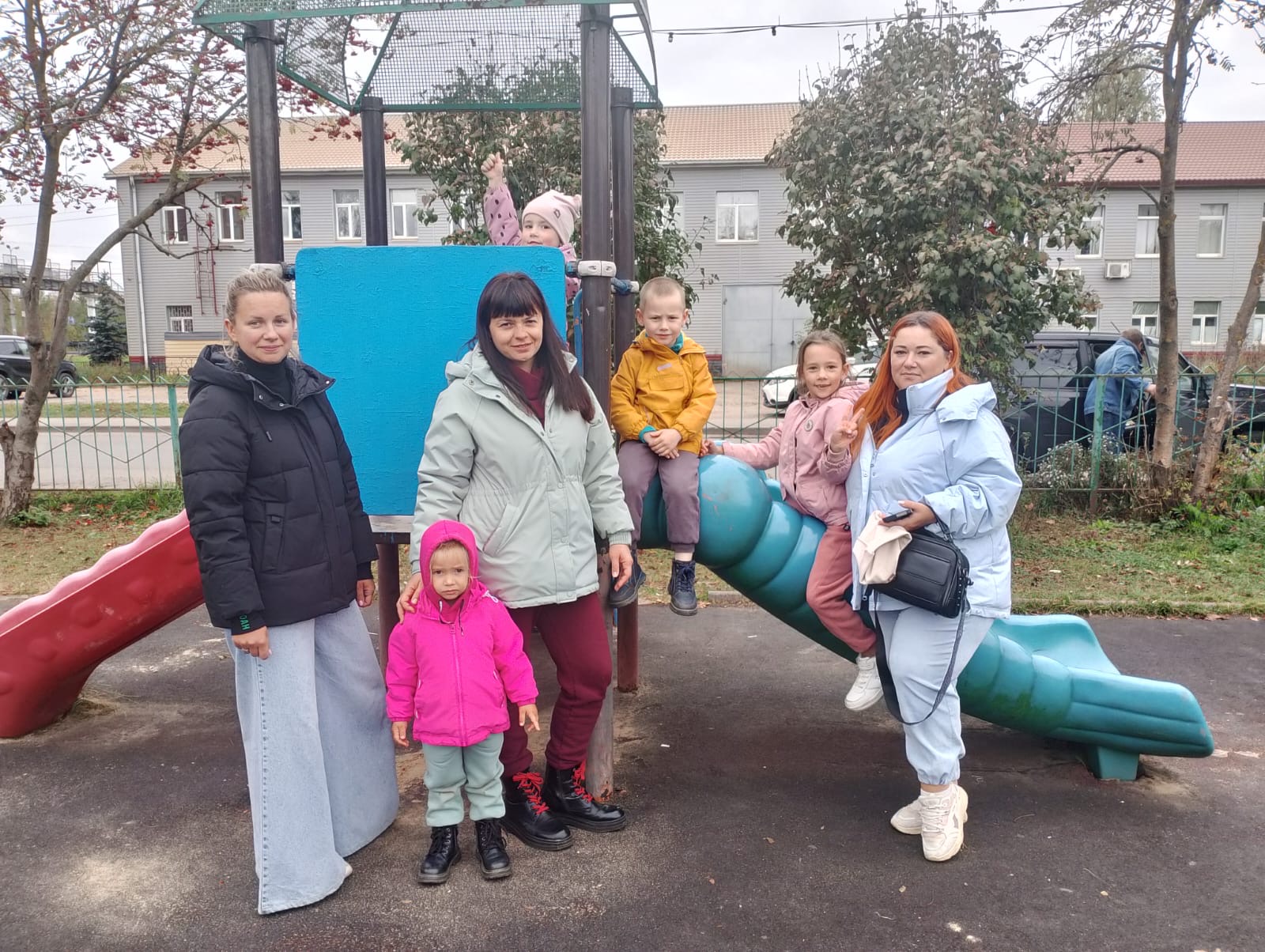 Подробнее о статье Игровая программа во дворе «Страна Веселяндия»